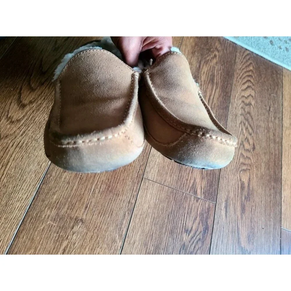 UGG Ascot Chestnut Suede Moccasin Slippers Men’s Size 9